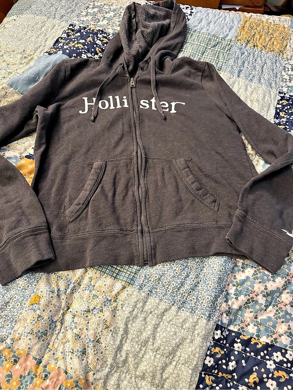 Y2K Hollister Women's Graphic Zip Hoodie Size Large - Picture 2 of 5